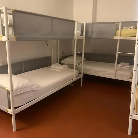 Hostel Short Stop *