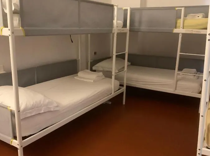 Hostel Short Stop *